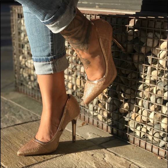 NEW - Women’s Gold Stunning 👠 Heels - Picture 3 of 4